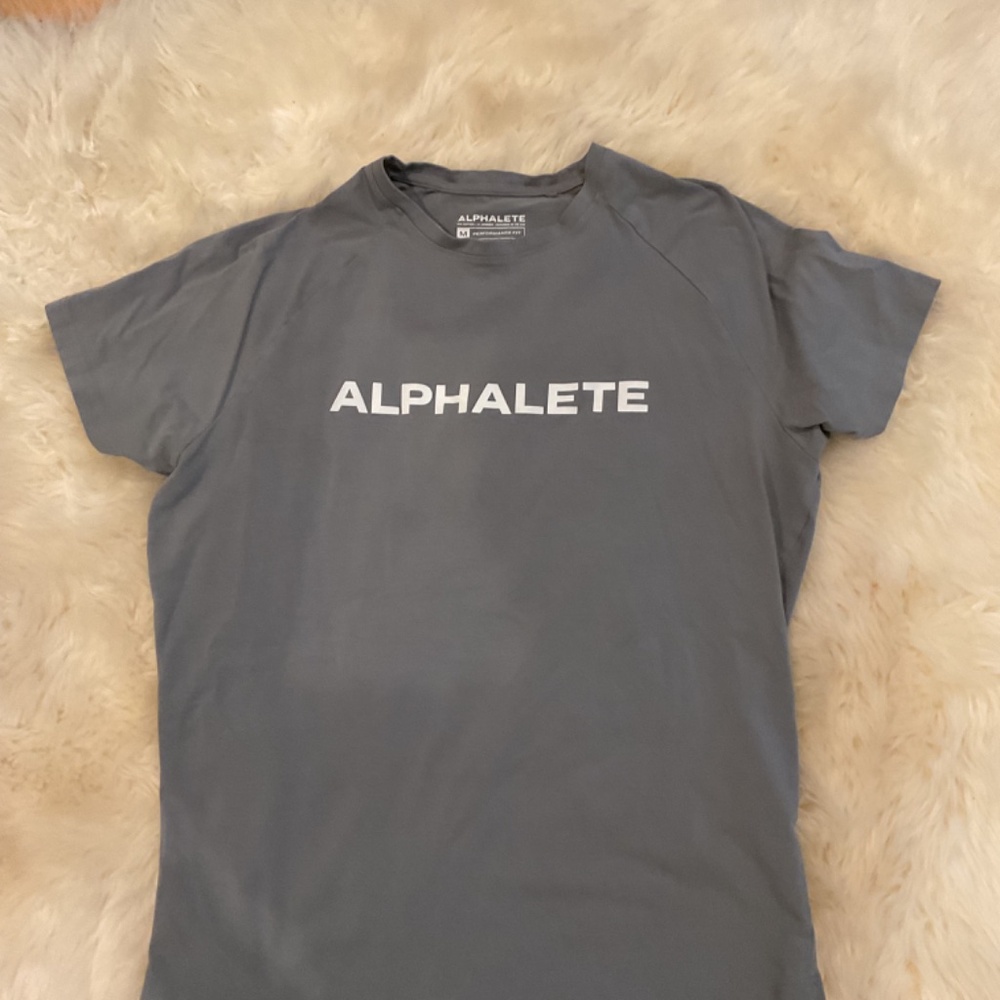 Alphalete Men’s Size Medium Gray Short Sleeved Shirt - Picture 4 of 4